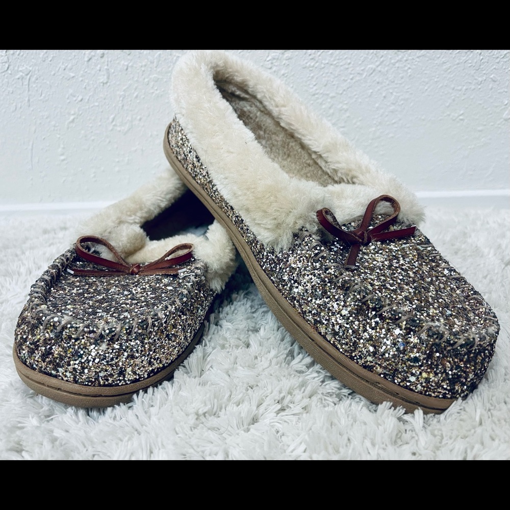 Gold Sparkly Faux Fir lined slippers sz 9